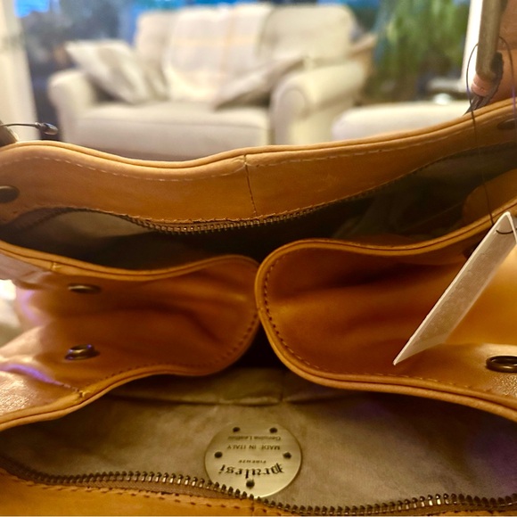 PATRISI ITALIAN LEATHER shoulder bag quality crafted with exquisite hardware. - Picture 14 of 14